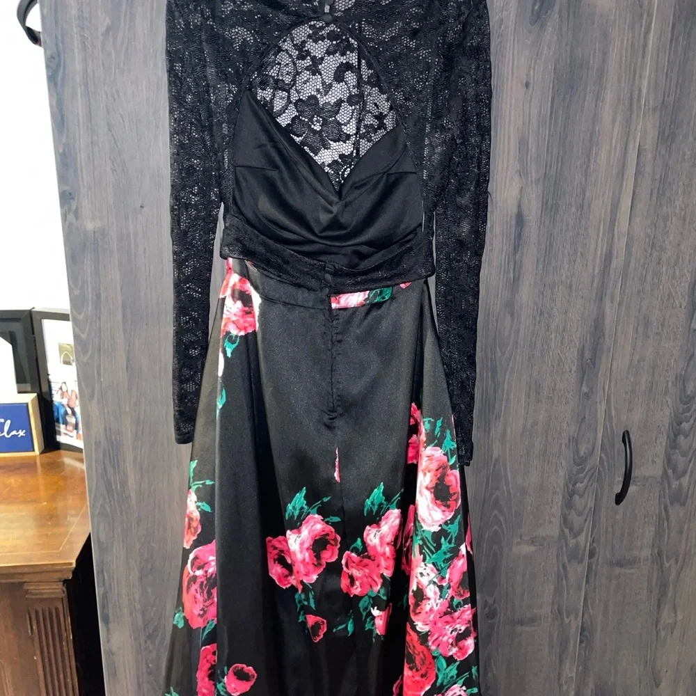 Macys gown. Size S. - Picture 1 of 3